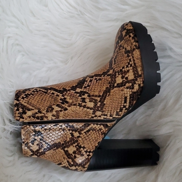 Kenneth Cole Snake Skin Booties - Picture 5 of 6